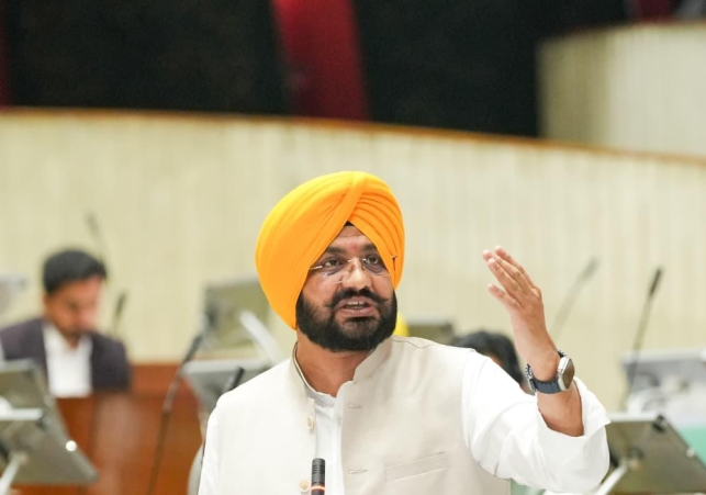 ਕੈਬਨਿਟ ਮੰਤਰੀ ਤਰੁਨਪ੍ਰੀਤ ਸਿੰਘ ਸੌਂਦ ਨੇ ਖੰਨਾ ਦੇ ਸਕੂਲਾਂ ਵਿੱਚ ਬਿਊਟੀ ਐਂਡ ਵੈਲਨੈੱਸ ਲੈਬ ਅਤੇ ਸਮਾਰਟ ਕਲਾਸਰੂਮ ਦਾ ਕੀਤਾ ਉਦਘਾਟਨ