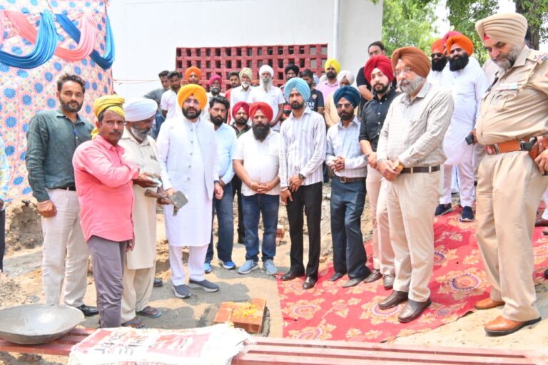 ਮੰਤਰੀ ਤਰੁਨਪ੍ਰੀਤ ਸਿੰਘ ਸੌਂਦ ਨੇ ਪਿੰਡ ਘੁੰਗਰਾਲੀ ਰਾਜਪੂਤਾਂ ਵਿੱਚ 30 ਲੱਖ ਦੀ ਲਾਗਤ ਨਾਲ ਬਣਨ ਵਾਲੇ ਆਮ ਆਦਮੀ ਕਲੀਨਿਕ ਦਾ ਰੱਖਿਆ ਨੀਂਹ ਪੱਥਰ