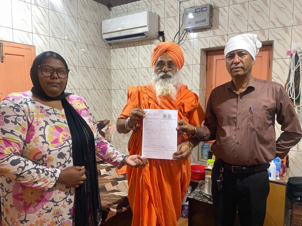 ਰਾਜ ਸਭਾ ਮੈਂਬਰ ਸੰਤ ਬਲਬੀਰ ਸਿੰਘ ਸੀਚੇਵਾਲ ਨੂੰ ਸੌਂਪਿਆ ਗਣਨਾ ਫਾਰਮ